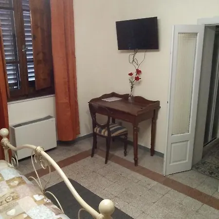 Semplicemente B&B Palazzo Deca לינה וארוחת בוקר Capolona